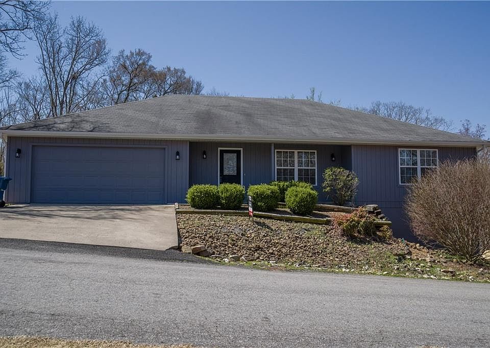1st image of 4 Worstead Ln