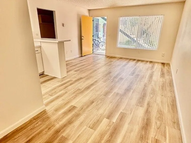 974 Thomas Ave #3 — Photo 5
