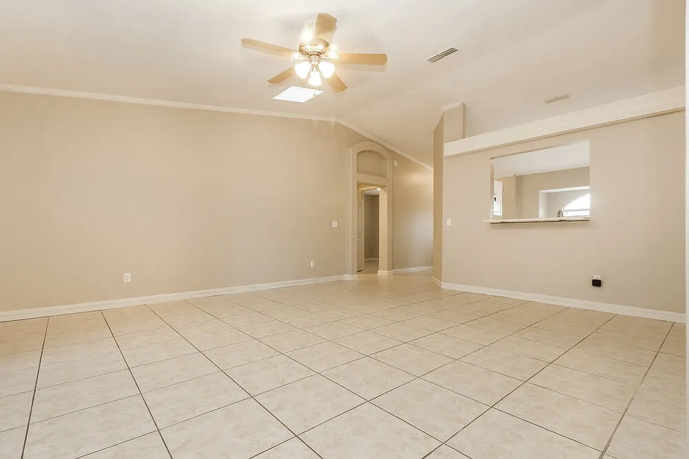 3 bed, 2.0 bath, 1775 sqft, $2,220 — Photo 3