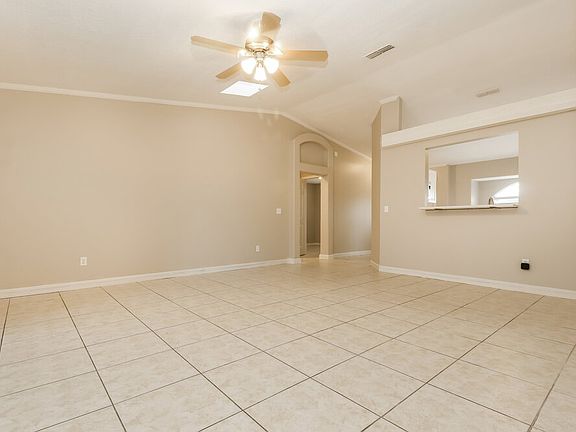 3rd image of 2702 Woodstream Cir