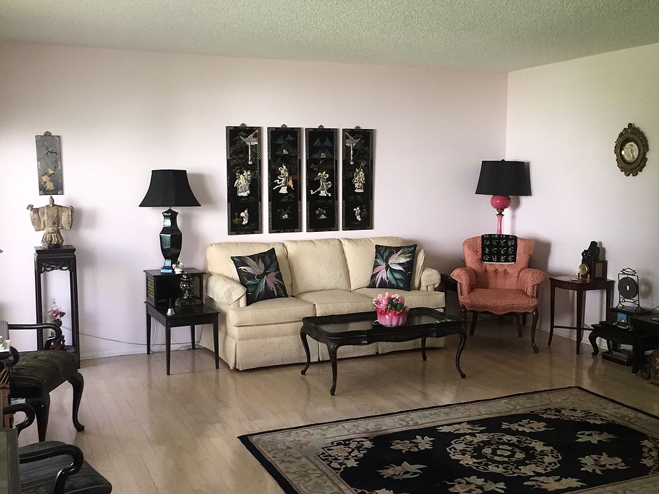 1st image of 26 Vista Gardens Trl