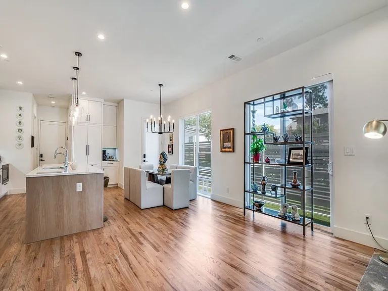 4200 University Blvd — Photo 9
