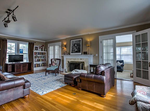 4th image of 2723 Francis St