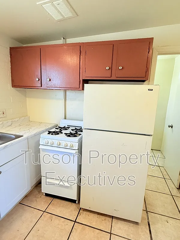 Studio, 1.0 bath, 350 sqft, $700 — Photo 3