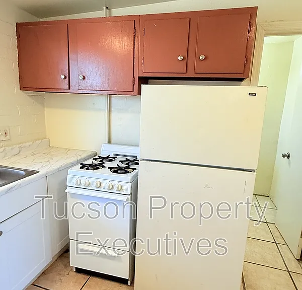 240 W Sahuaro St #14 — Photo 3