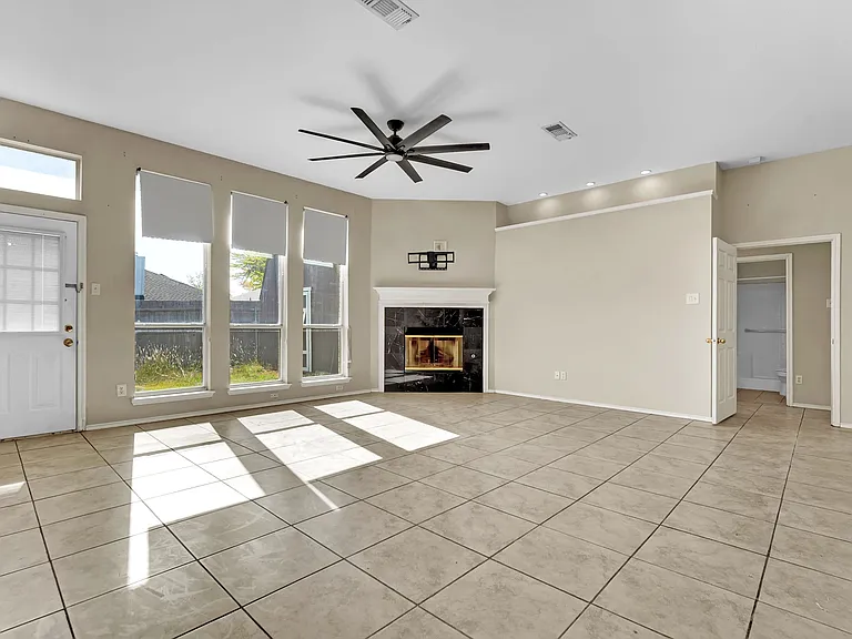 1708 Windcastle Dr — Photo 10