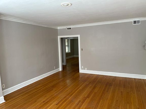 5th image of 6428 N Washtenaw Ave #1