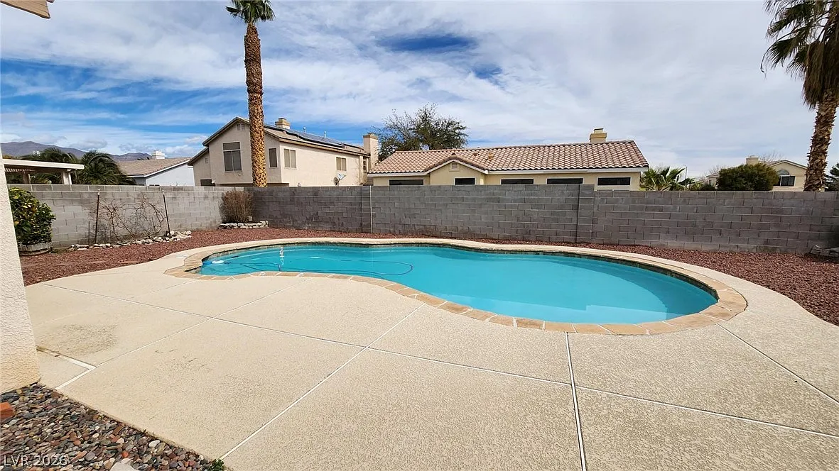 3 bed, 2.0 bath, 1559 sqft, $2,250 — Photo 2