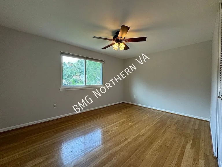 5406 Gainsborough Dr — Photo 24