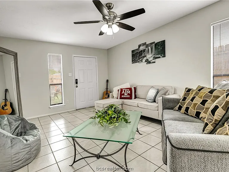 1520 Hawk Tree Dr #A — Photo 4