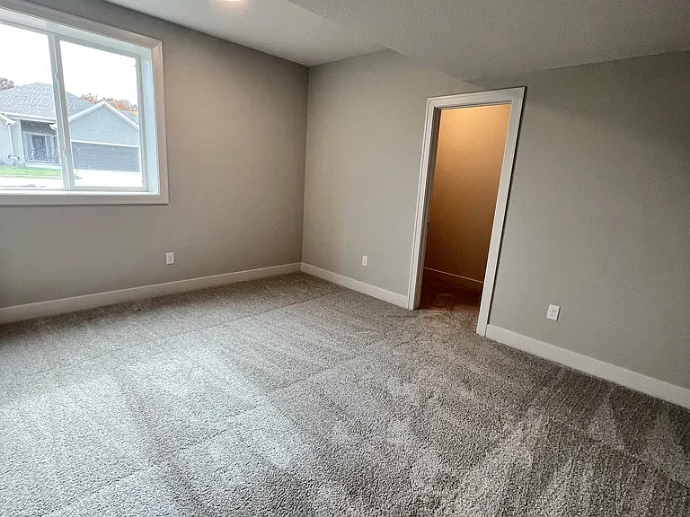 11009 S Millstone Dr — Photo 43