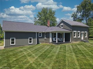 15834 Hemlock Rd, Chagrin Falls, OH 44022