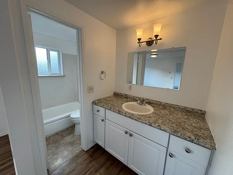 301 Apartments in the heart of Beacon Hill — Photo 28