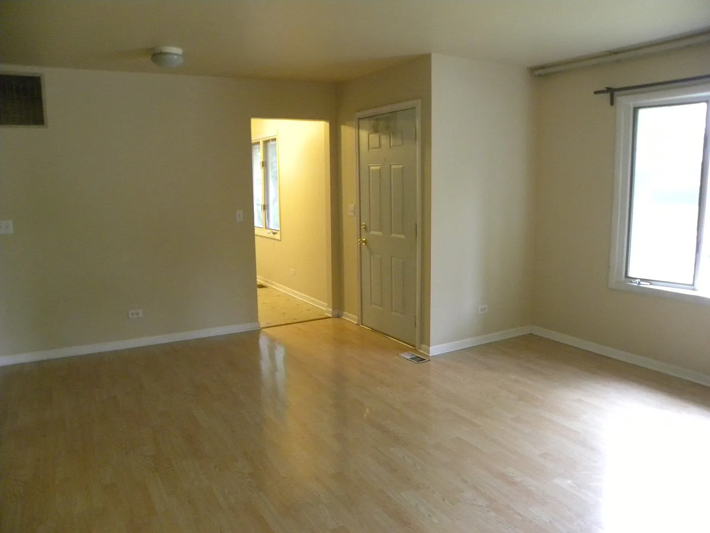 73 Hickory Dr photo 1