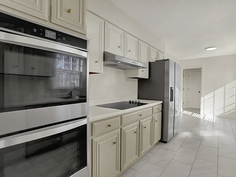 7126 Kings Castle Cv — Photo 6