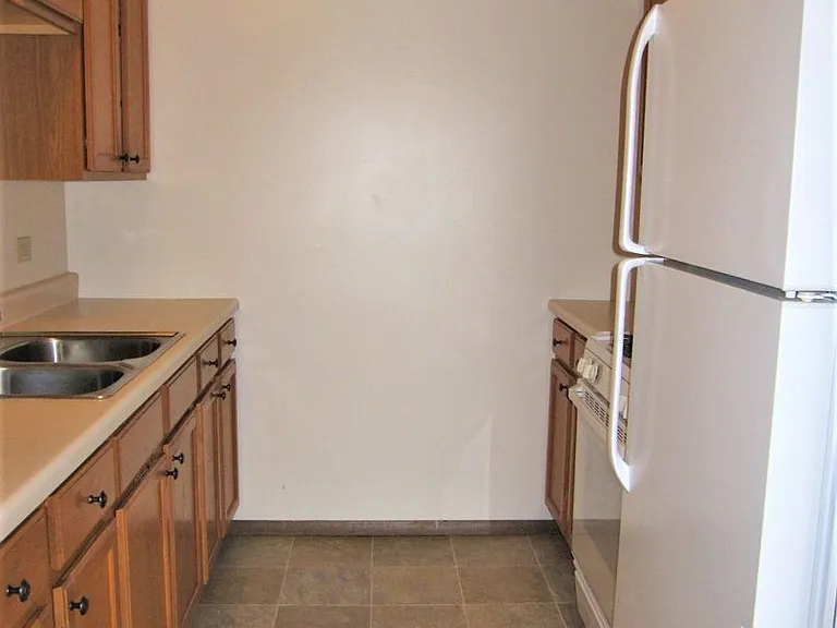428 Cavalier Ct — Photo 7