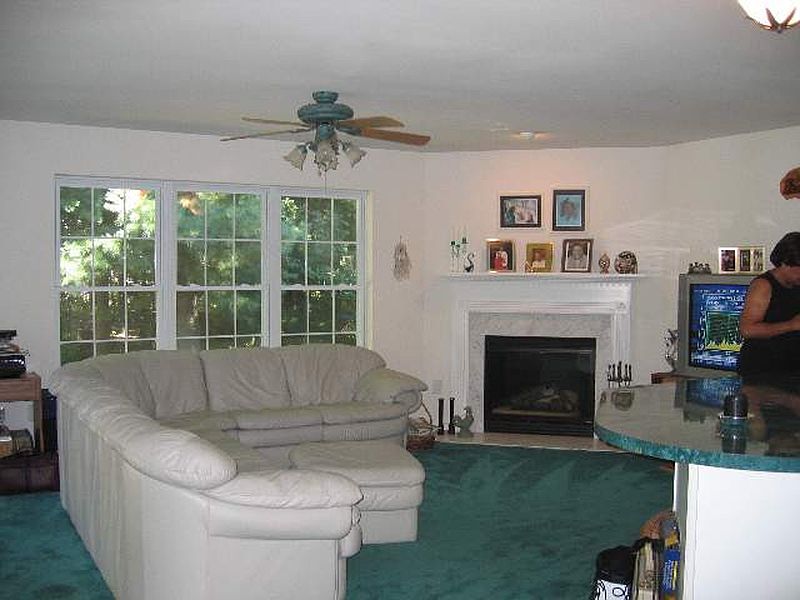 3rd image of 9 FOUR LEAF MANOR Drive