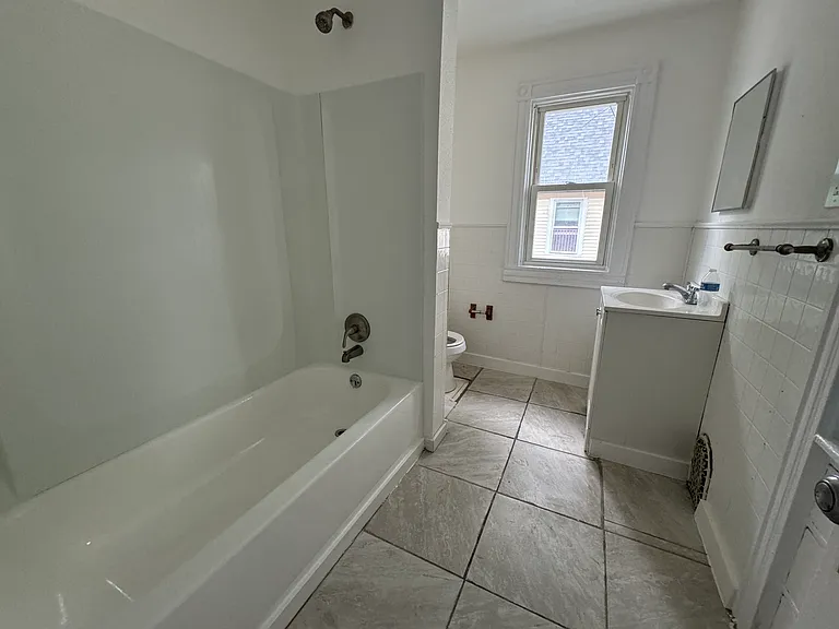 295 Glenwood Ave #2 — Photo 3