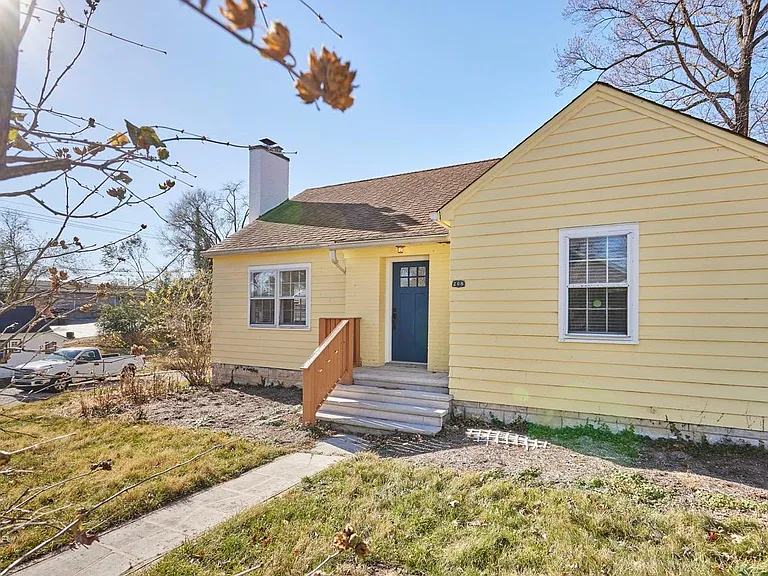 208 S Clark St — Photo 18
