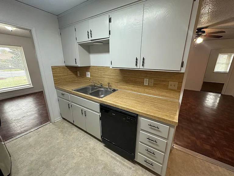 2504 Lake Rd — Photo 5