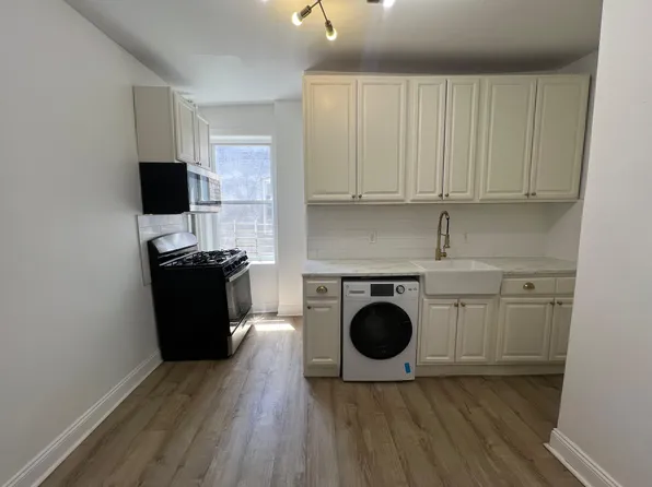 11-15 Gifford Avenue image 1 of 12