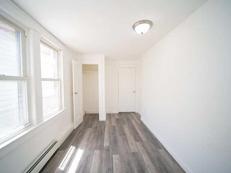 130 Jasper St — Photo 4
