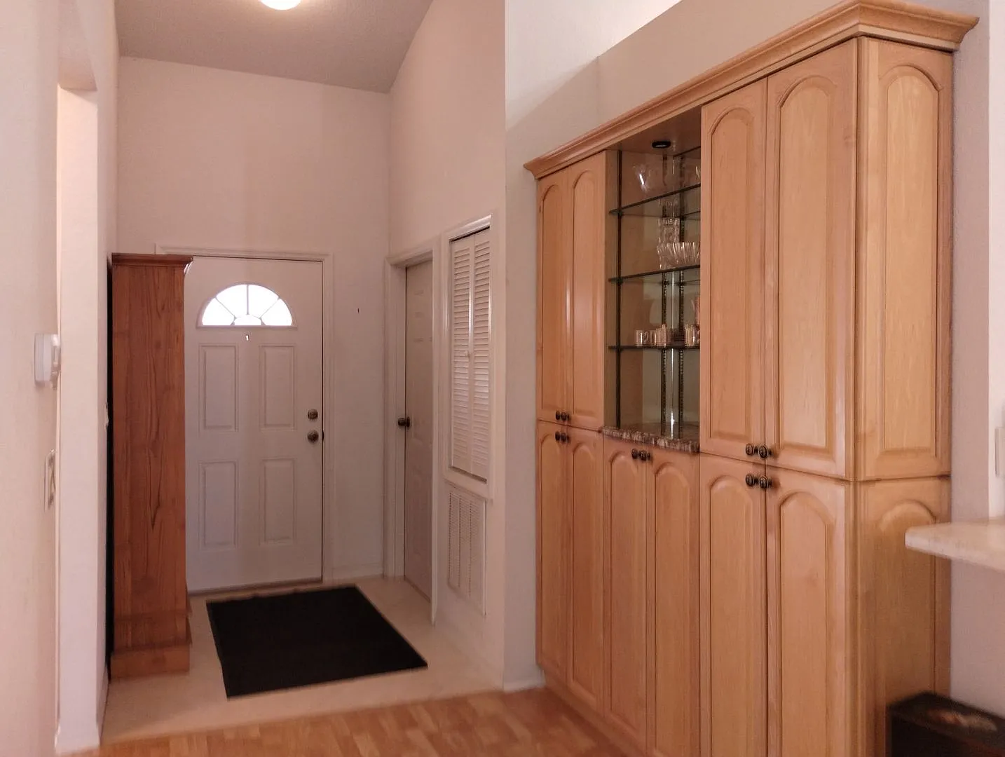 Executive 2 bedroom/ 2 bath condo — Photo 2