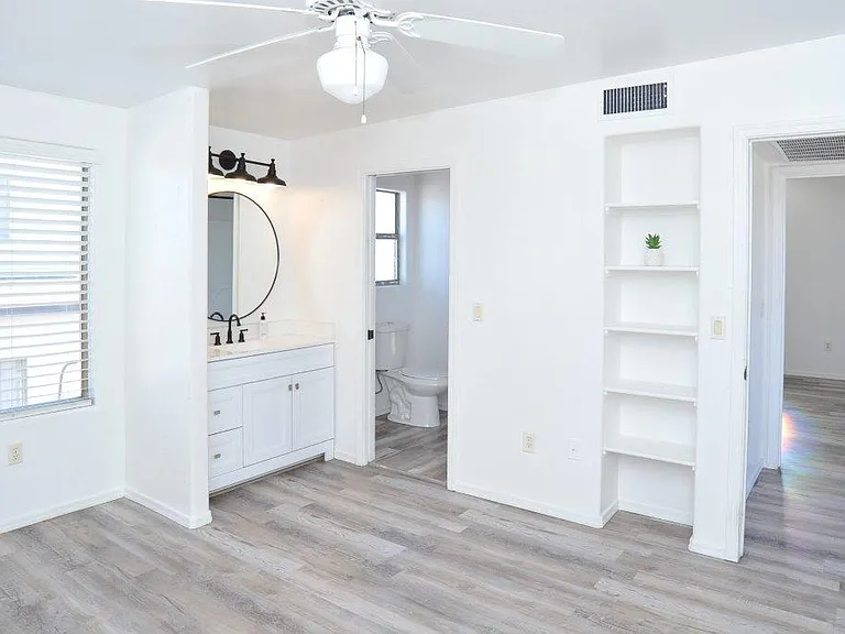 918 E Elm St #B — Photo 24