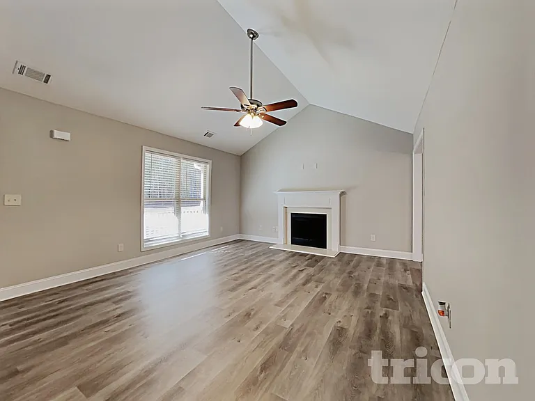 1656 Deer Creek Ln — Photo 3