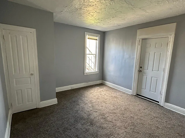 219 Roosevelt Ave #2R — Photo 2