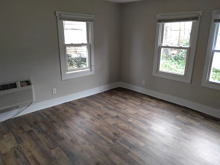 120 Avendale Ave NE #3 — Photo 4