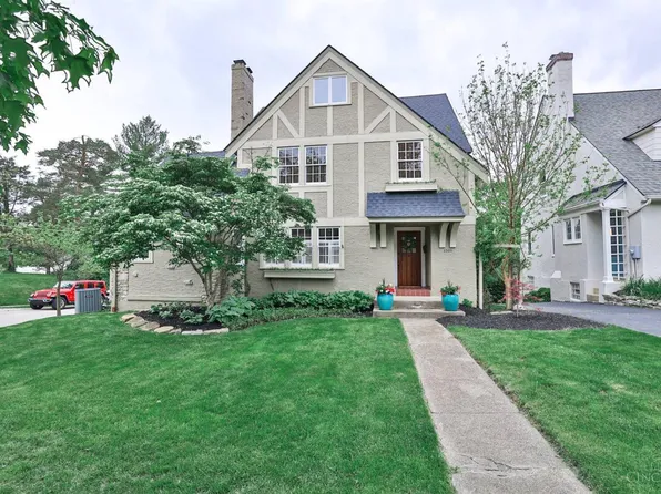 1301 Park Ridge Pl, Cincinnati, OH 45208