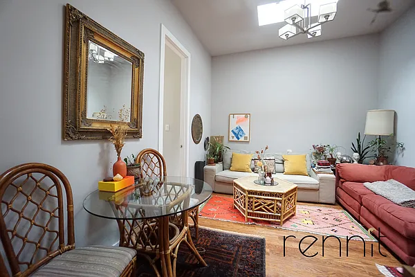 Rented by Rennit Inc. | media 30