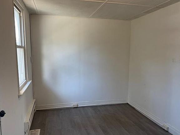 4th image of 440 Fauber St #1