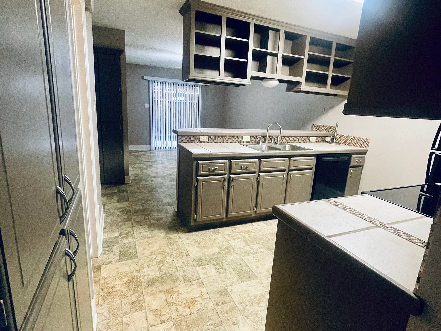 2 bed, 1056 sqft, $1,350 — Photo 4