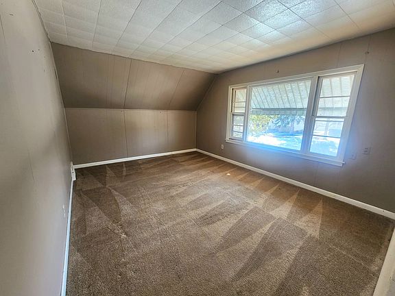 4th image of 127 E Anderson St