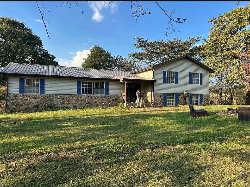 825 McDaniel Rd