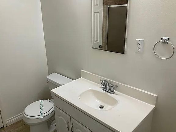 3rd image of 22921 Runnymede St