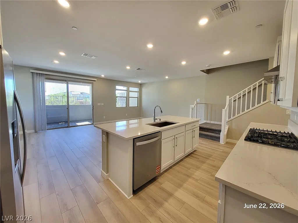 4 bed, 2.5 bath, 1854 sqft, $2,790 — Photo 2