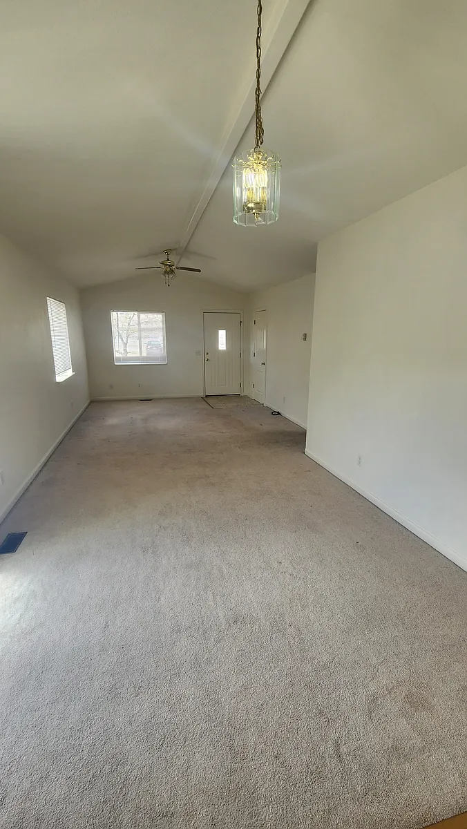 Building Photo - 250 Ranch Ct