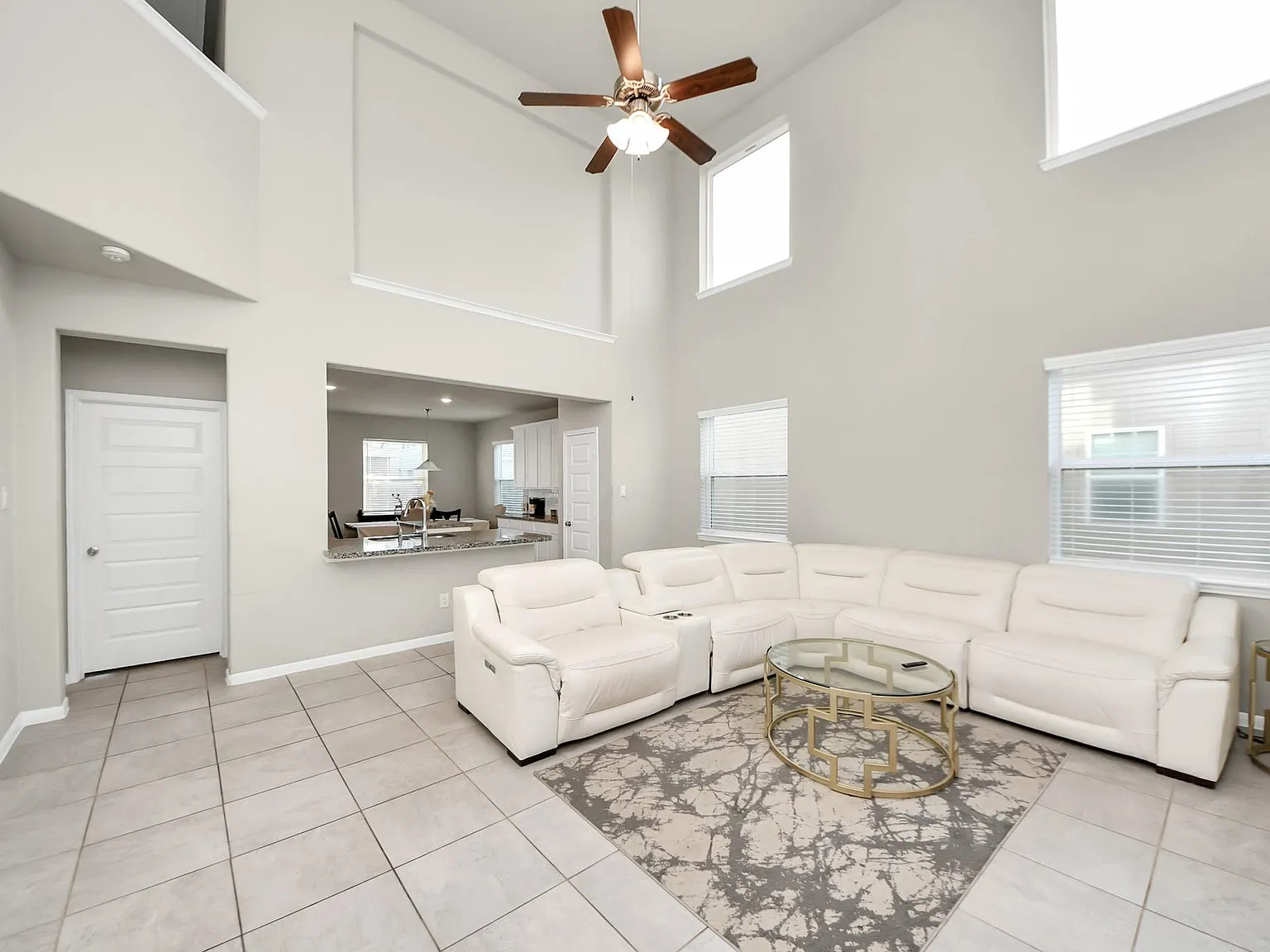 4 bed, 2.5 bath, 2050 sqft, $2,400 — Photo 4