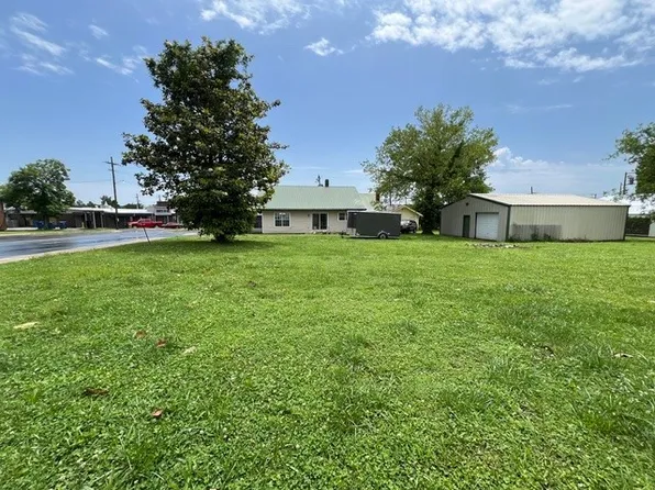 105 2nd Ave NE, Gravette, AR 72736
