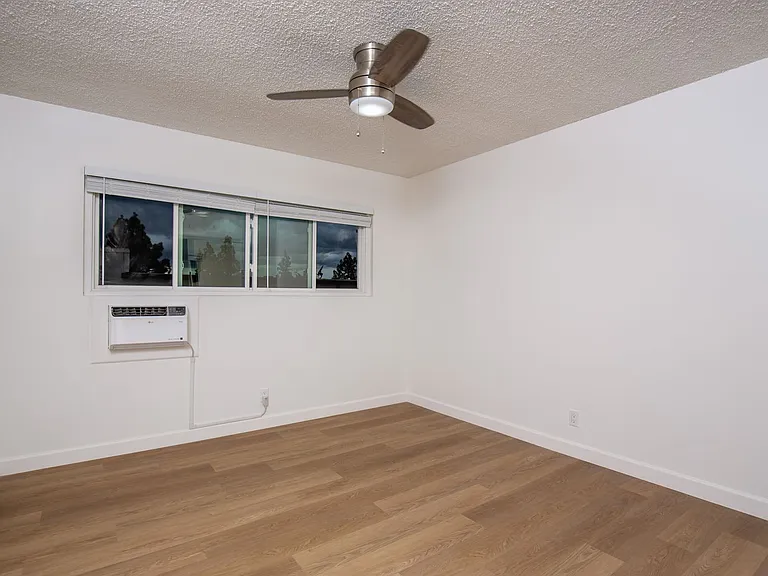 445 E Magnolia Blvd — Photo 25