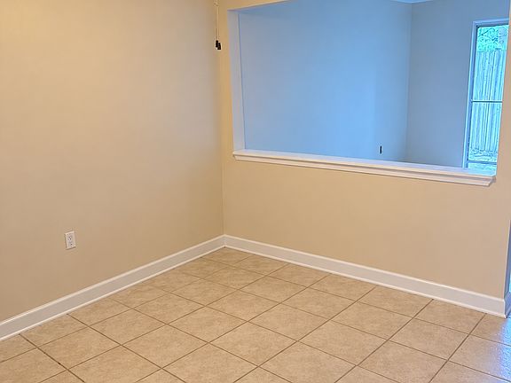 5th image of 208 3rd St SE Unit G