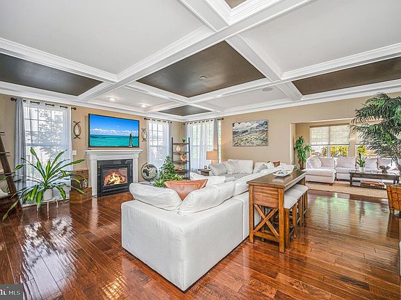 3rd image of 9 Sutter Dr