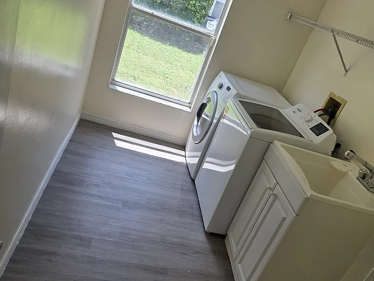 493 Lakepark Trl — Photo 11
