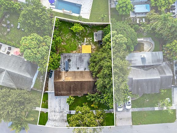 3rd image of 3428 Capri Rd