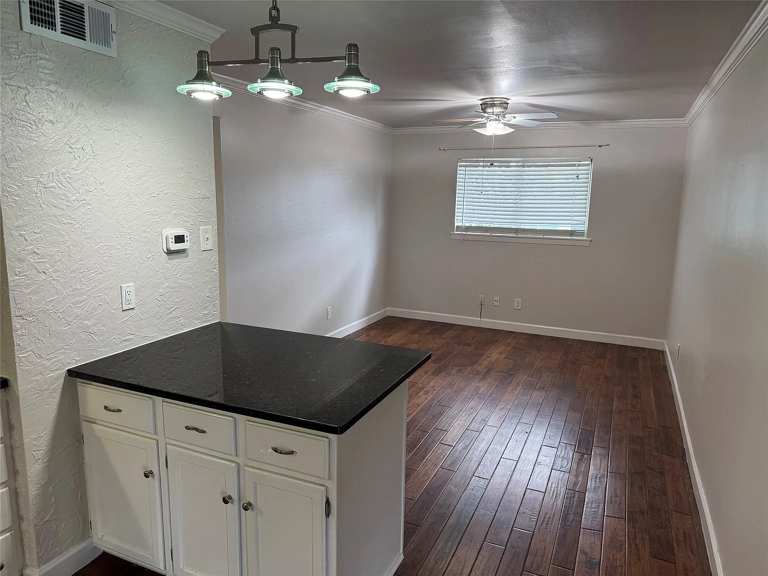 2 bed, 2.0 bath, 699 sqft, $1,400 — Photo 3
