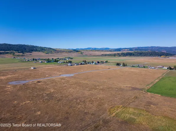 1 Moonlight Ln, Bedford, WY 83112