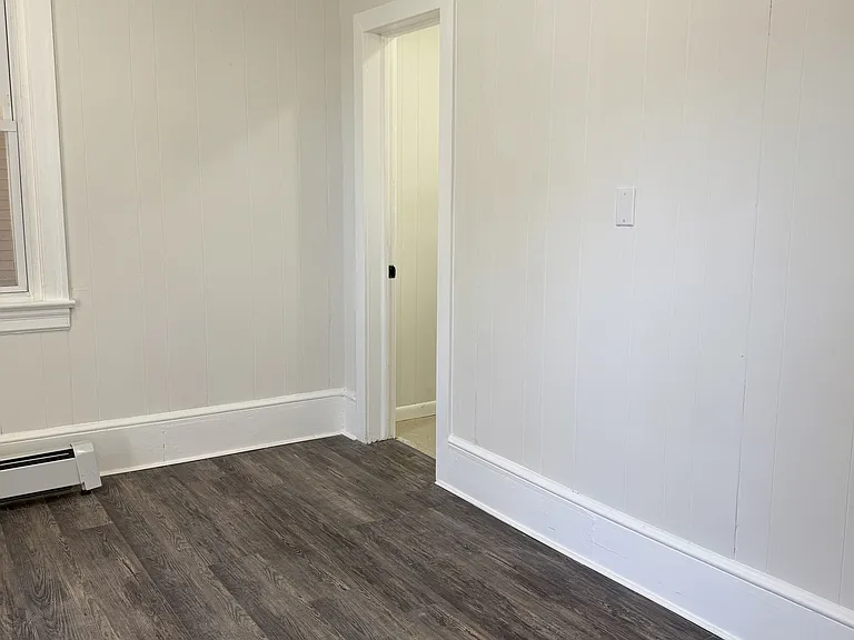 517 Bentley Ave — Photo 9